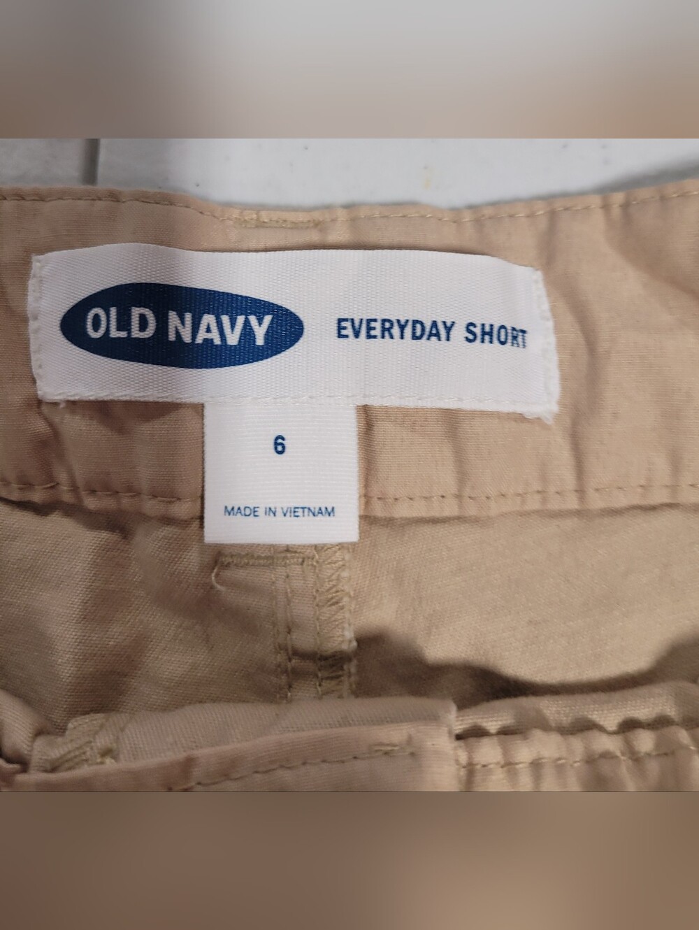 Old Navy Women's Khaki Tan Casual Shorts - Picture 2 of 3